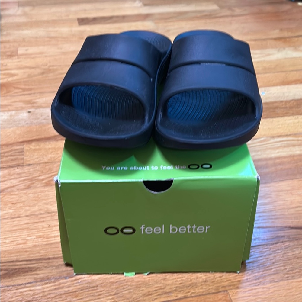 OOFOS Black Slide Sandals